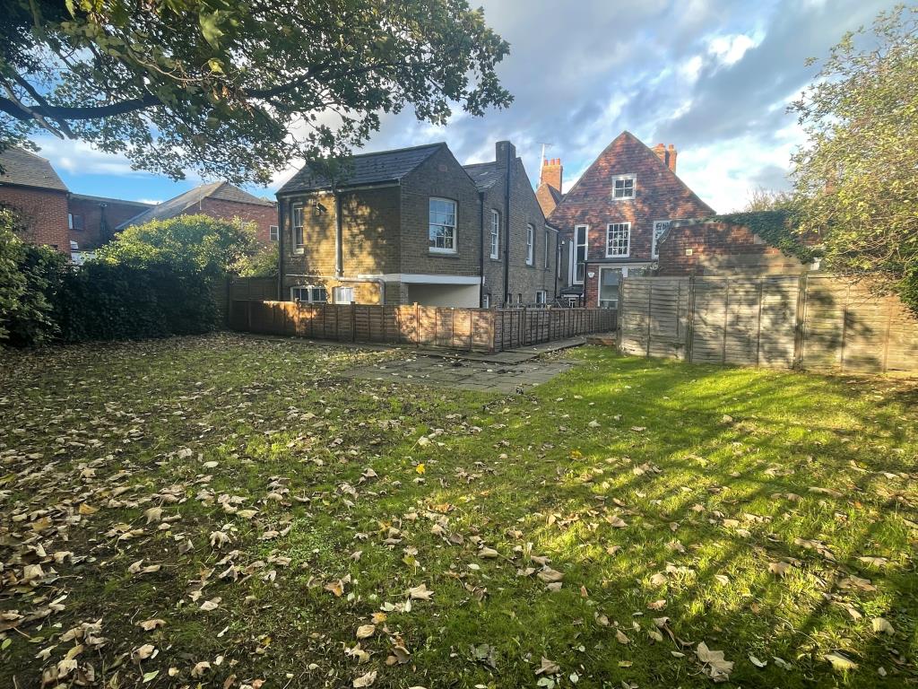 Lot: 120 - LARGE BASEMENT WITH LAPSED PLANNING FOR TWO-BEDROOM FLAT WITH GARDEN -